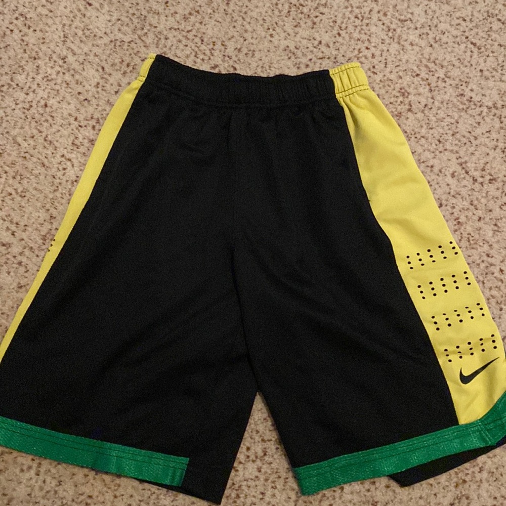 Boys Nike Shorts Sz M